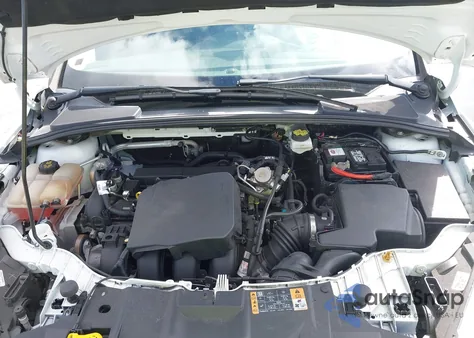 2018 Ford Focus Se z USA, uszkodzony, nr VIN 1FADP3F23JL294930